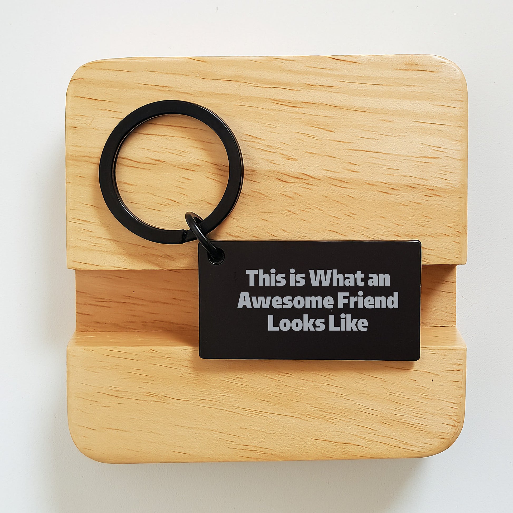 Funny Friend Gifts Keychain Quotes 'This Is What An Awesome Friend Looks Like' Graduation Present from Friends for Men and Women - Image 2